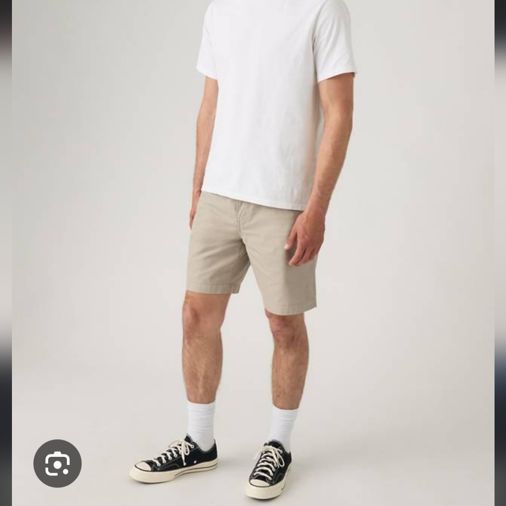 Levi's Beige Flat Front Shorts Versatile Casual Wear New 31